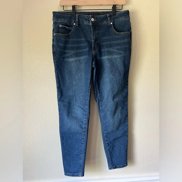 TAHARI Chloe Fit Solution Skinny Jeans - Picture 1 of 8